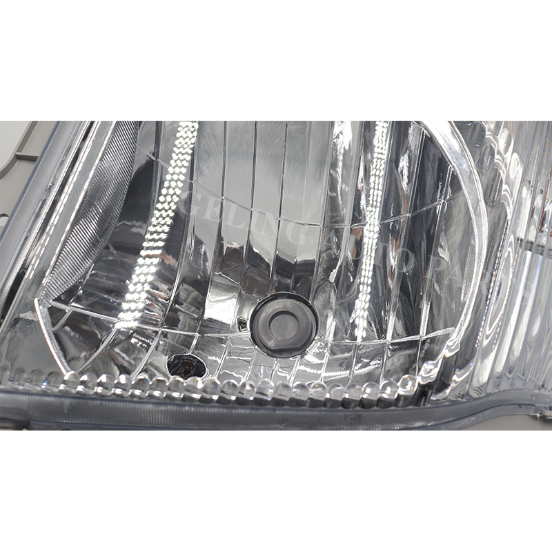 Isuzu Travis Traviz Traga Headlight