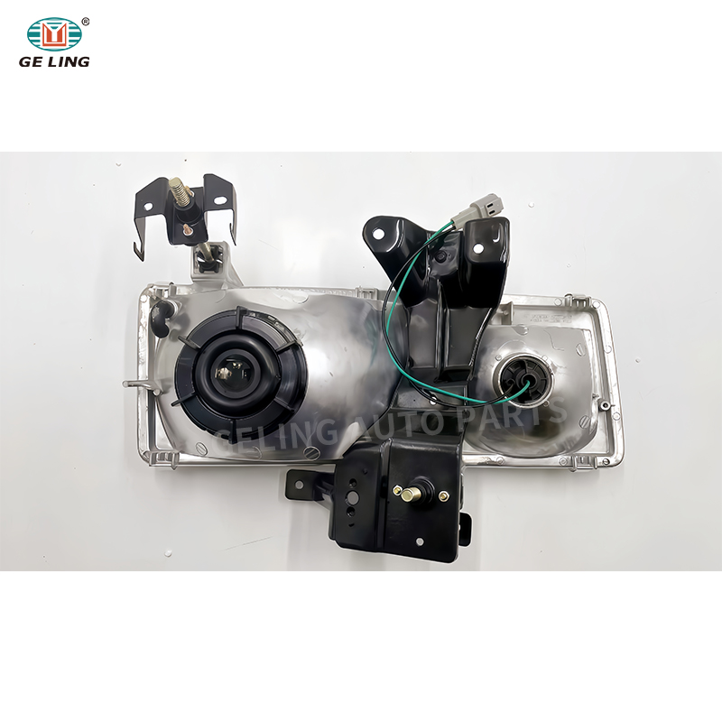 GELING Headlight Head Lamp for Nissan Ud CWB4B 1800 2000 2300 2600